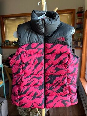North Face women's insulated puffer vest pink/black 700 down size M
